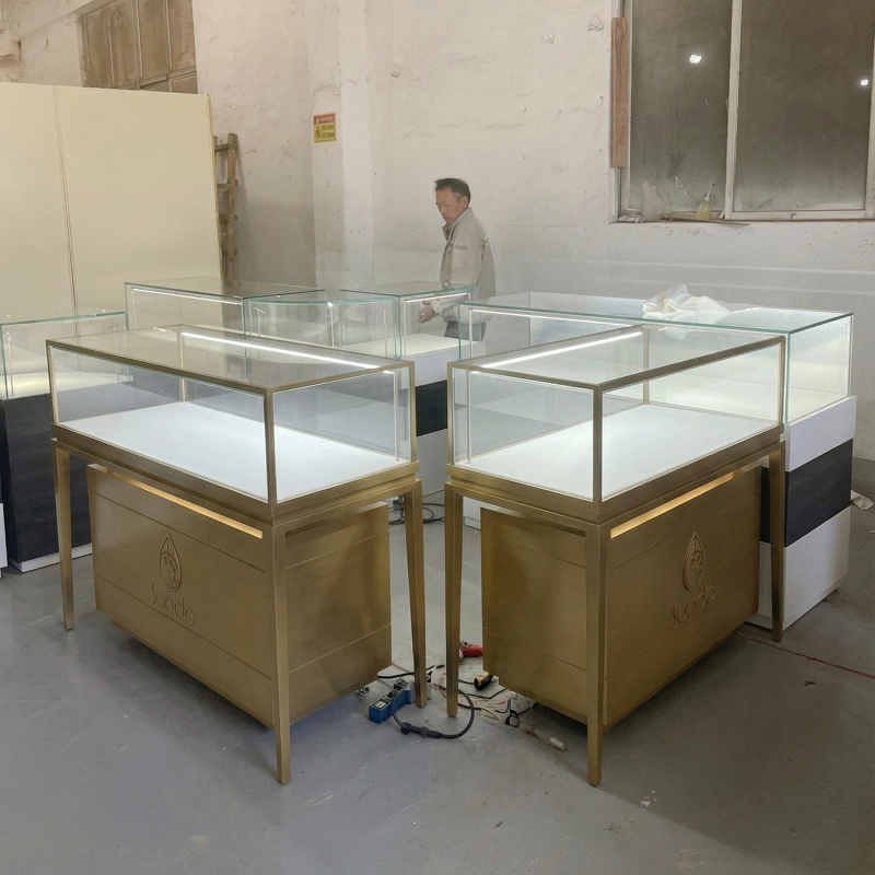 Vitrine de présentation de bij - Luxury Watch Boutique avis et prix